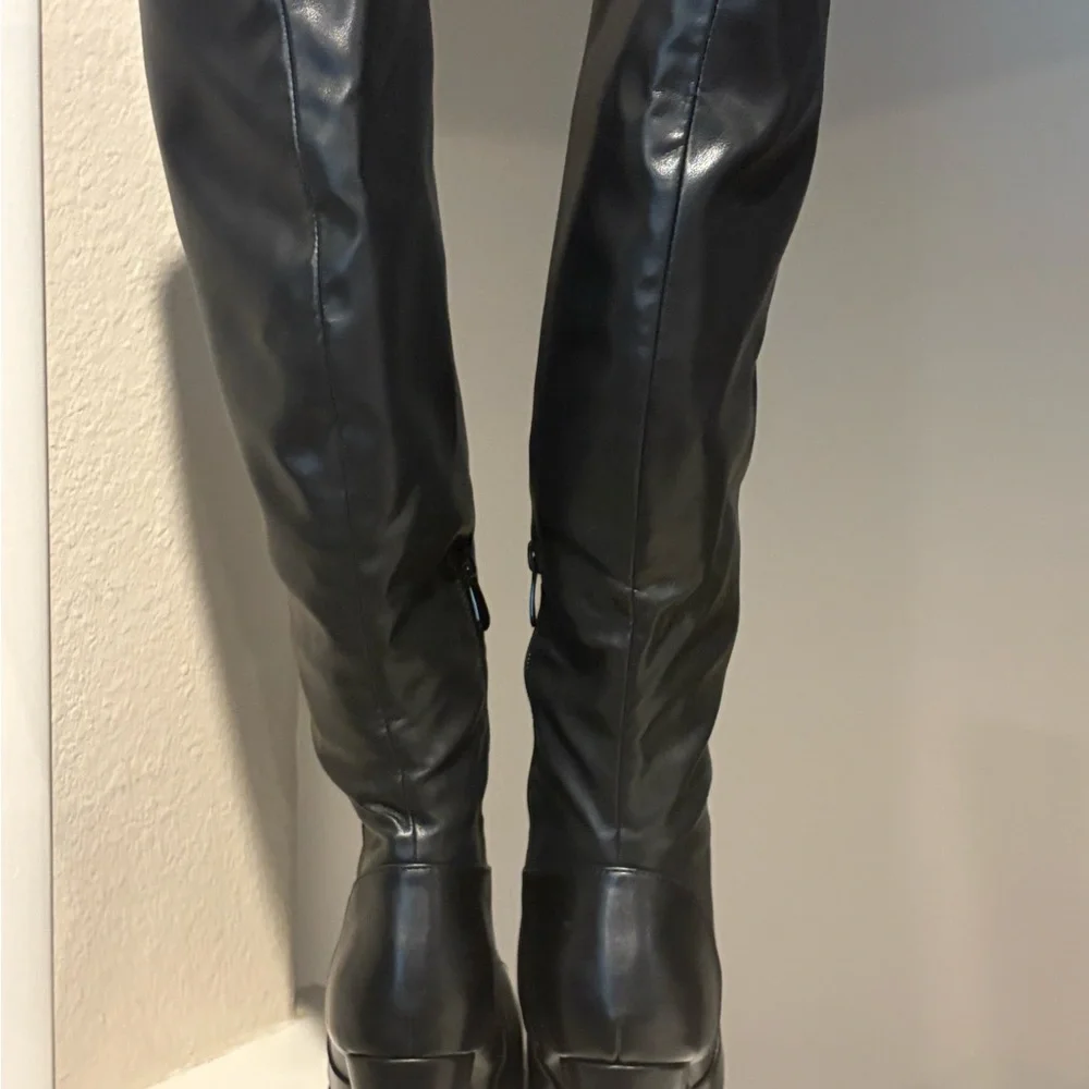 Dream Pairs Midleg Block Heel Boots Woman's 7 Black (WORN 2X) - Picture 7 of 13